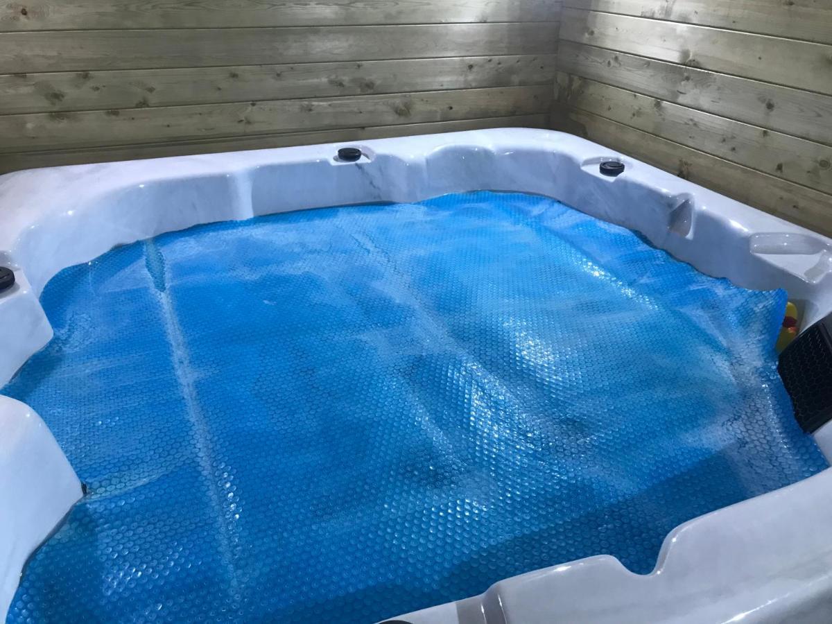 Hotel Hot Tub Hide Away Near Alton Towers Staffordshire Cheddleton Exterior foto