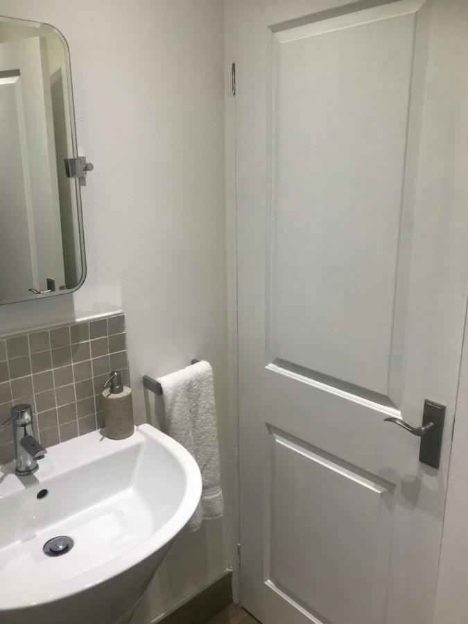 Hotel Hot Tub Hide Away Near Alton Towers Staffordshire Cheddleton Exterior foto