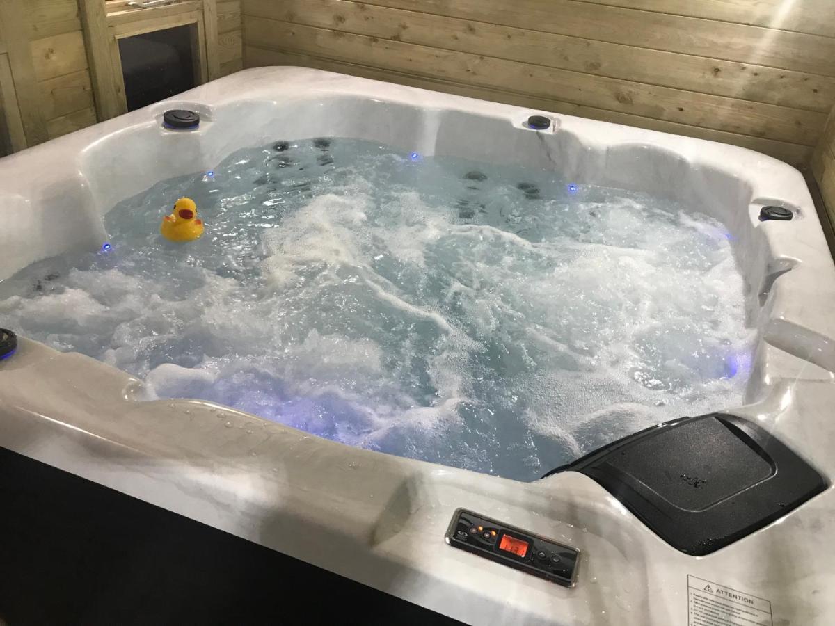 Hotel Hot Tub Hide Away Near Alton Towers Staffordshire Cheddleton Exterior foto
