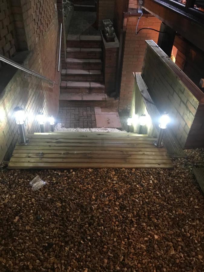 Hotel Hot Tub Hide Away Near Alton Towers Staffordshire Cheddleton Exterior foto